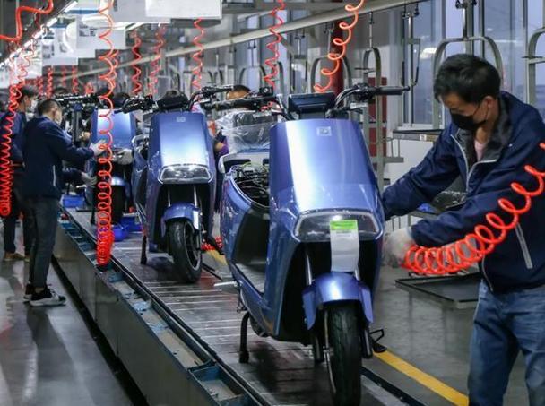 首先,我们需要知道的是,正规电动车商家回收报废电动车,是用来拆解